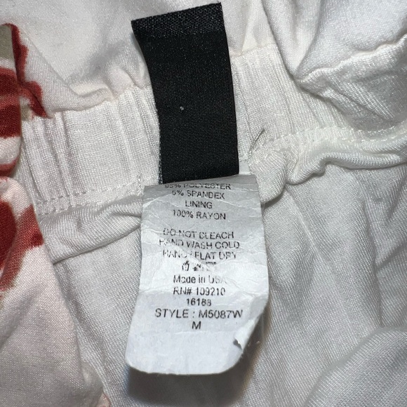 White Windsor & Floral Romper | Women’s Medium - Picture 9 of 12